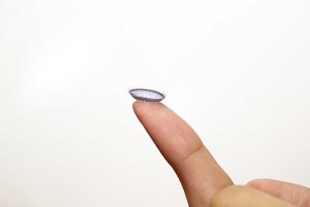 カラコン装着のイメージ